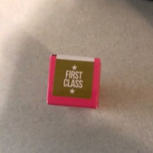 Jeffree Star liquid lipstick “First Class”